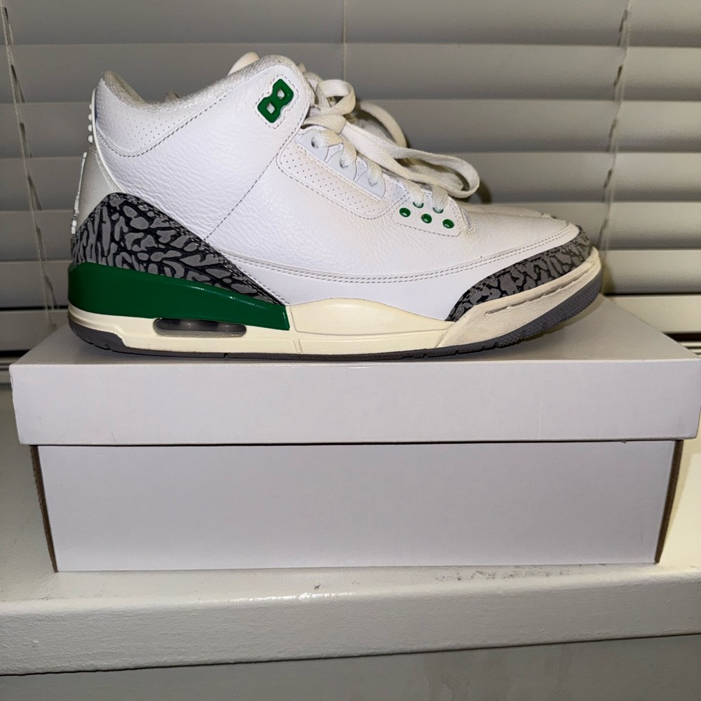 Authentic unisex, Air Jordan retro 3 White and Green Sneakers